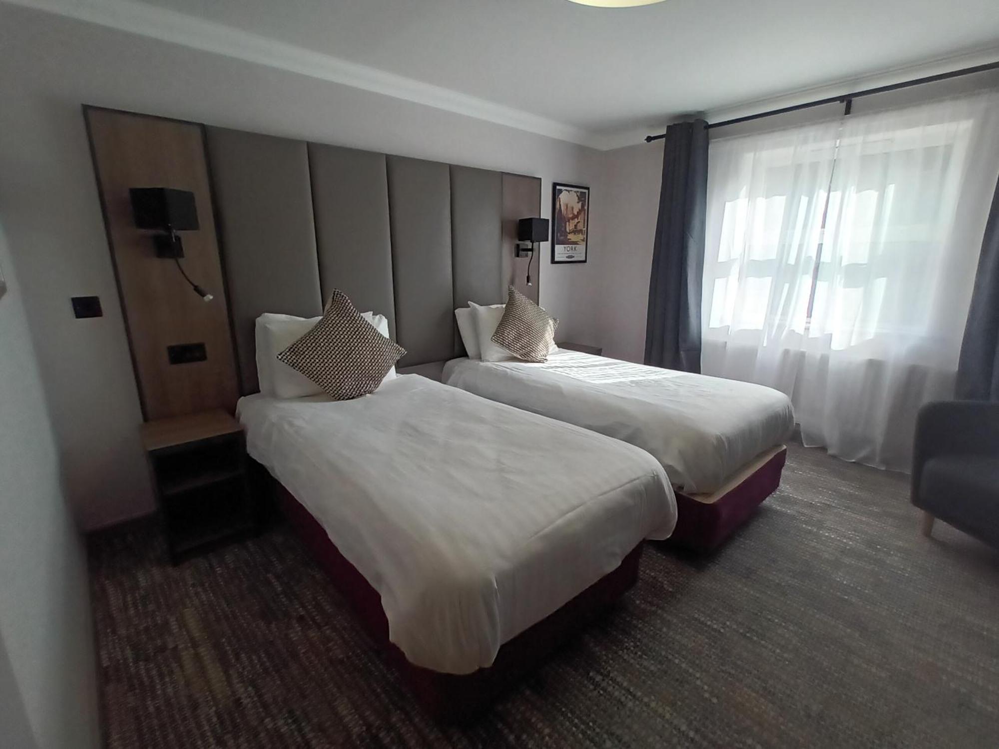 Corn Mill Lodge Hotel Leeds  Esterno foto
